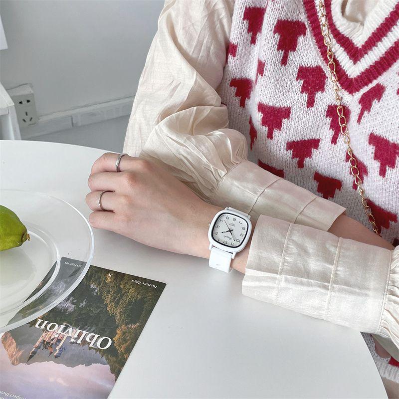 

Стильные квадратные часы из белого кварца 2024 года для учениц средней школы White