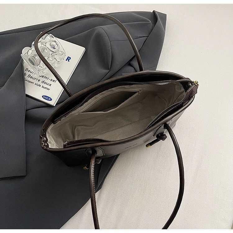 2025 High-End Retro Women's Large Capacity Autumn Commuter Tote Bag
