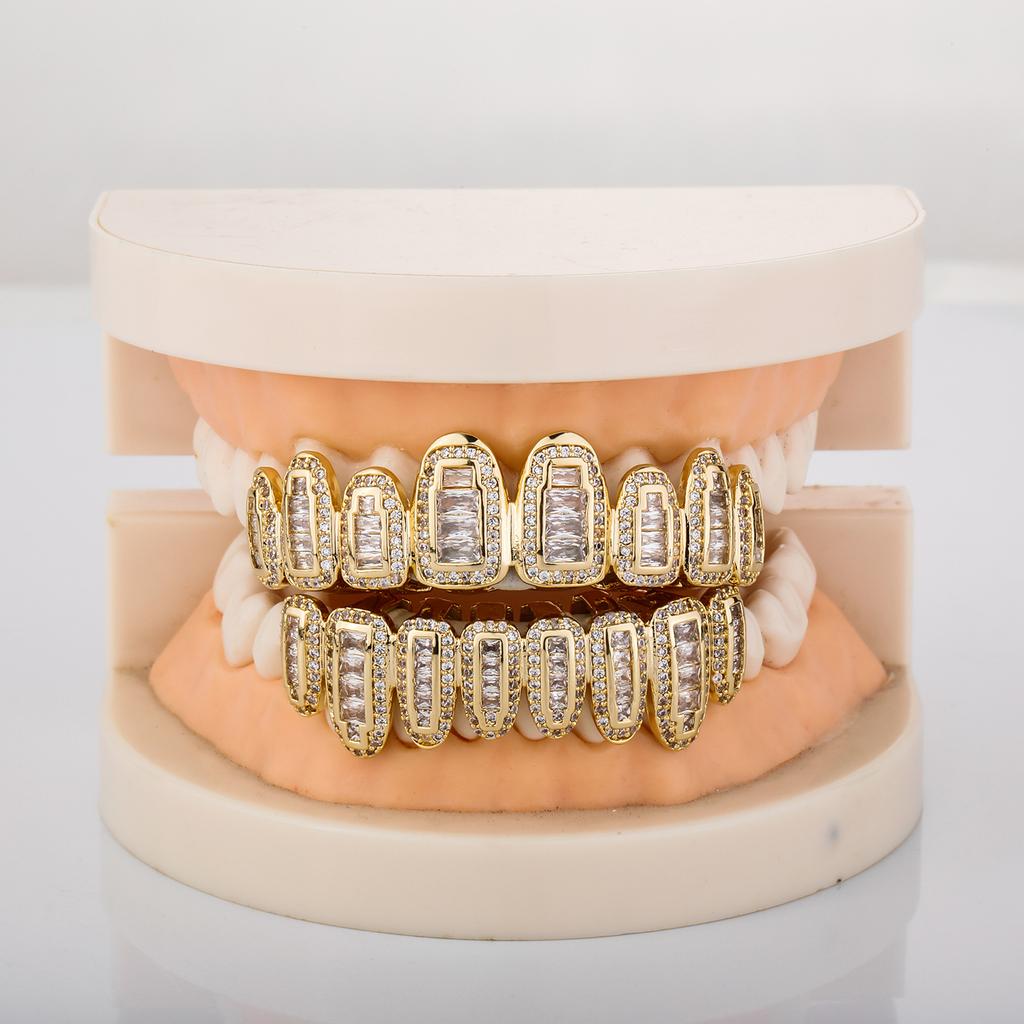 Set Grillz Zanne Iced Out 8 Denti Ottone Zircone Cubico Zirconia Placcato Oro Vero Denti Hip Hop Rap Grillz Personalità Festa Cosplay Ingrosso