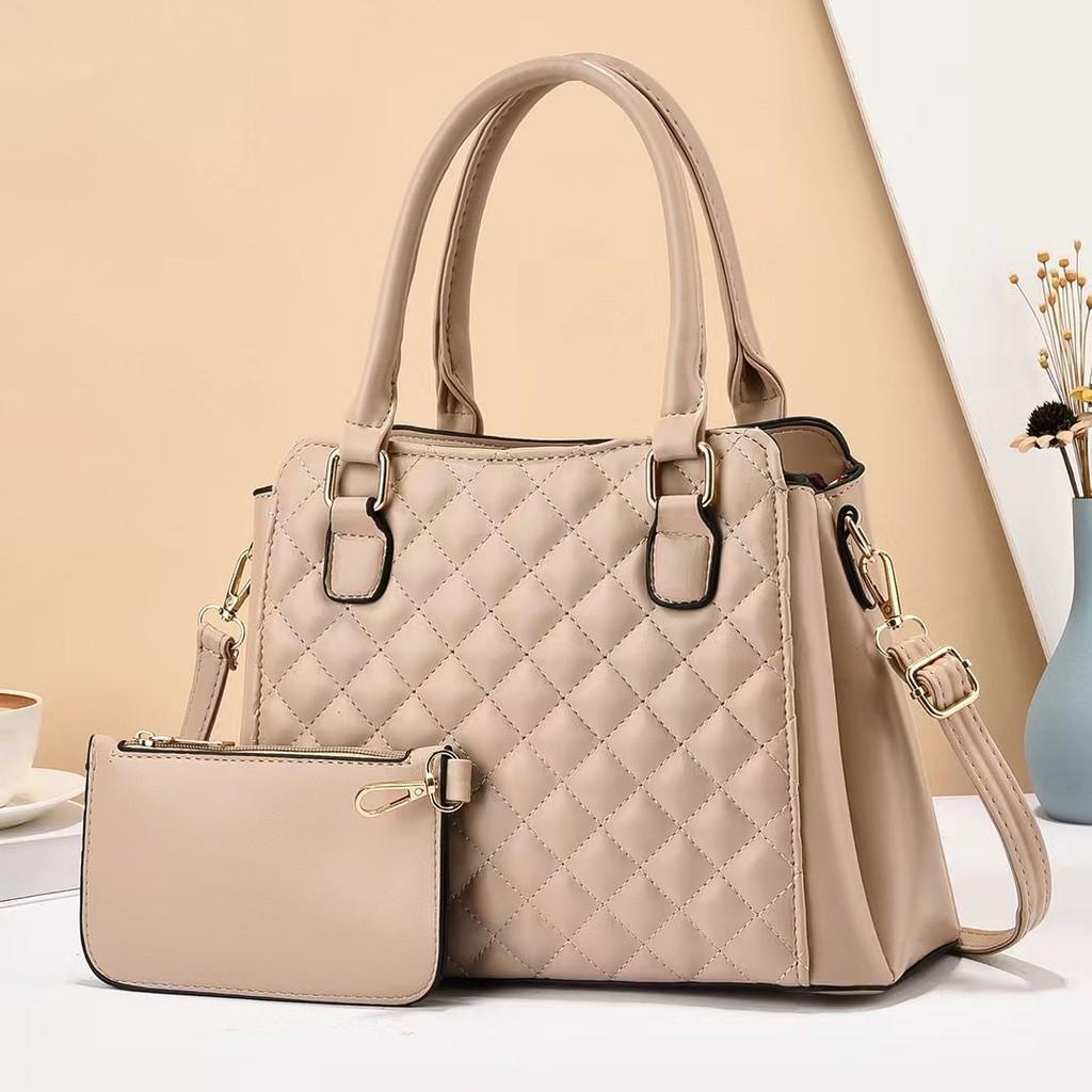 Fashionable Large Capacity Tote Bag For Women Chic And Versatile Design For Daily Use