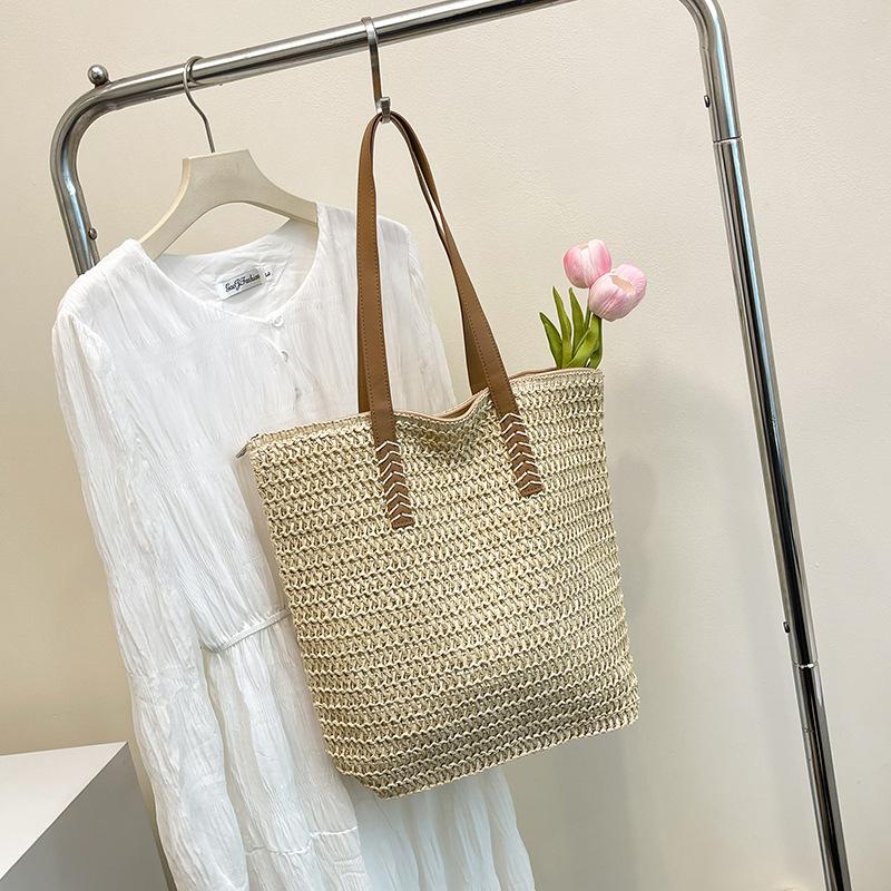Summer large-capacity straw woven bag women's 2025 new foreign-style commuter shoulder bag seaside beach woven tote bag