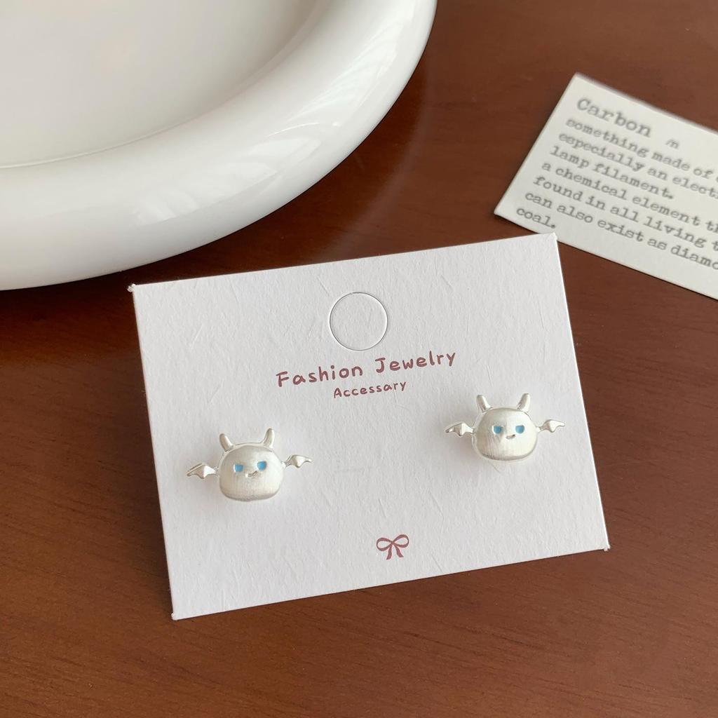 Cartoon Cat Ear Cuffs: Cute, High-End, Non-Pierced Clips for Women - Perfect for Autumn & Winter