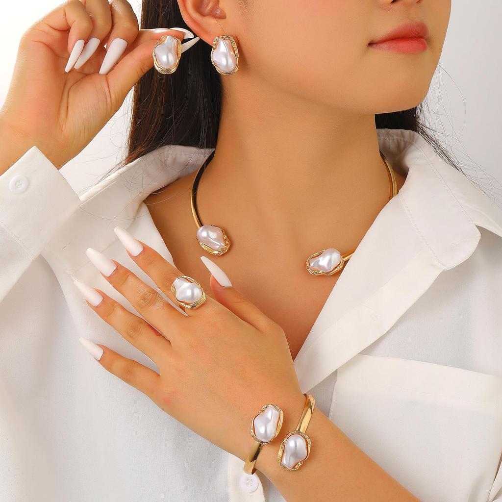 Baroque Pearl Choker - European & American Style with Irregular Design, Simple Metal Open Necklace