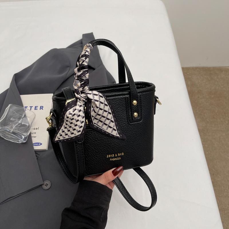 Premium Bag Women's 2025 New Trendy and Popular Casual Versatile Shoulder Bag Super Fire Messenger Bucket Bag