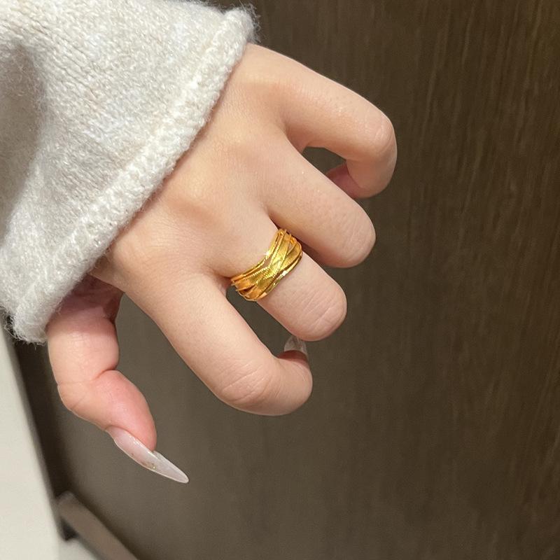 Glossy Satin Rings for Women Fashion and Exquisite Light Luxury Antique Gold Craftsm Fine Wide Ring Couple Style Jewelry Gift