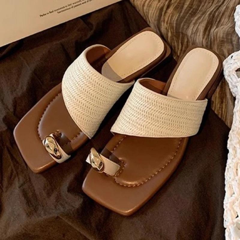 Fashion Retro Weaving Low Heel Slippers Women Fashion Metal Decoration Clip Toe Flip-flops Summer Elegant Brand Designer Beach Sandals