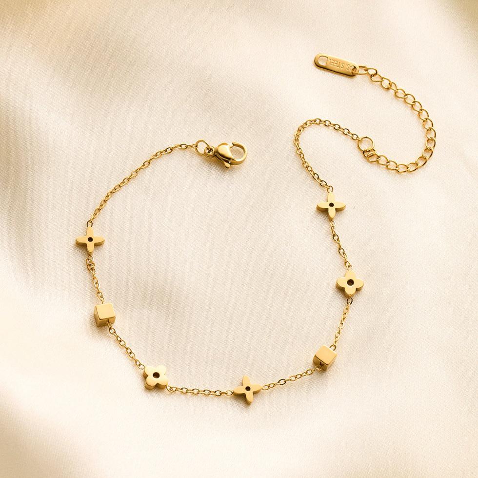 High-End Four-Leaf Clover Titanium Steel Necklace - Elegant, Fade-Resistant Clavicle Chain for Women