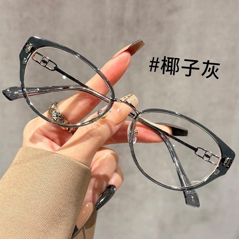 

New women s reading glasses Middle-aged and elderly foreign-style anti-blue light fashionable age-reducing reading glasses fashionable small glasses Anti-blue light reading glasses 400 degrees