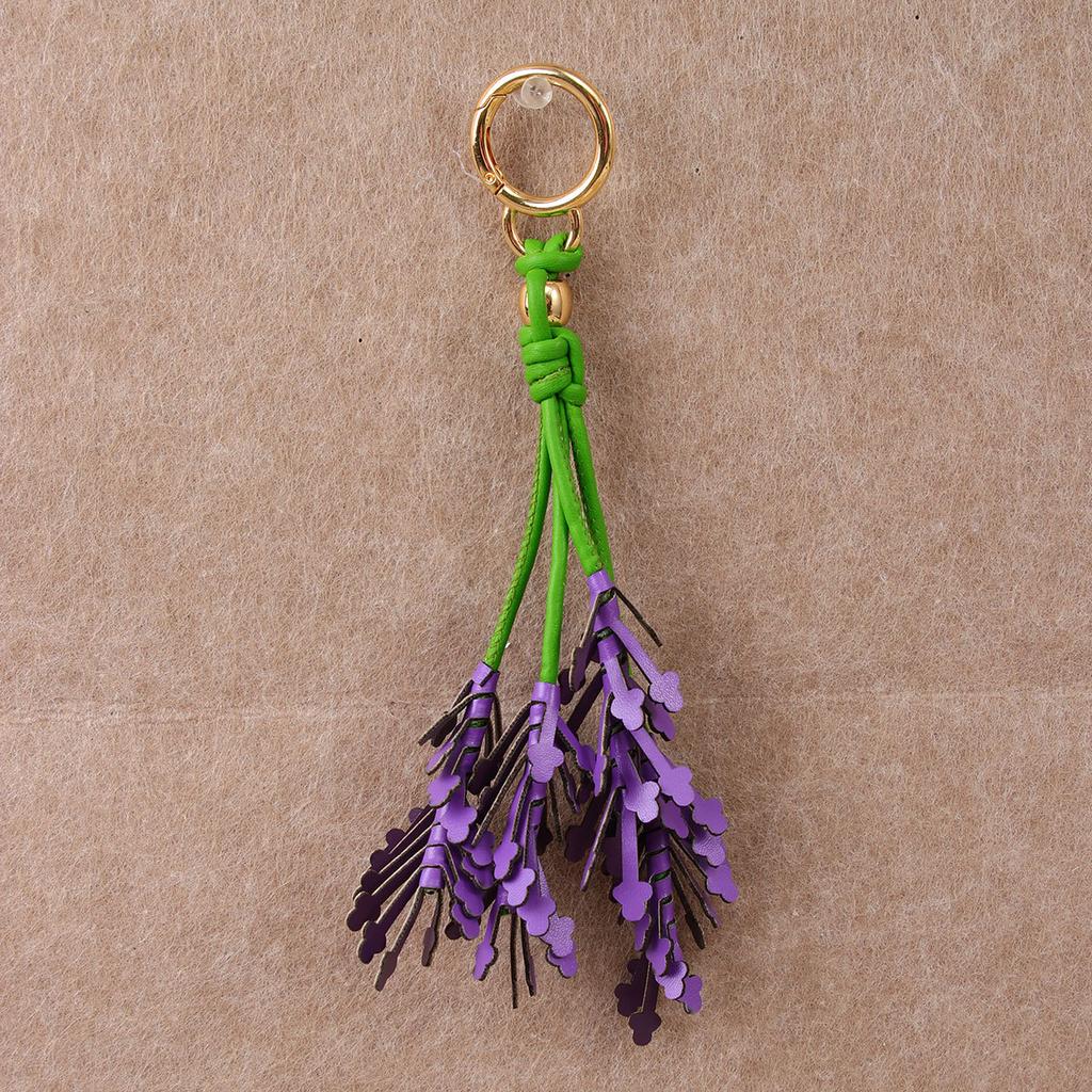 Stern-Handmade-Lavendelbeutel-Anhänger im gleichen Stil, kleiner frischer und süßer Blumenquasten-Anhänger, Leder-Schlüsselanhänger.