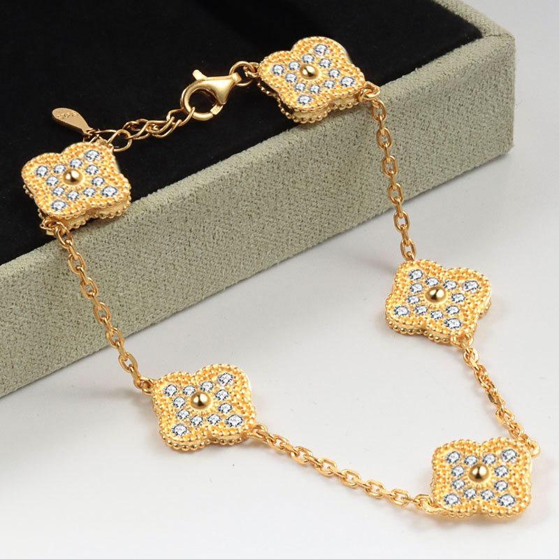 Women's Four-Leaf Clover Bracelet – 18K Gold Plated with Double-Sided Mother-of-Pearl, Elegant High-Quality Accessory, Chic and Lucky Design.