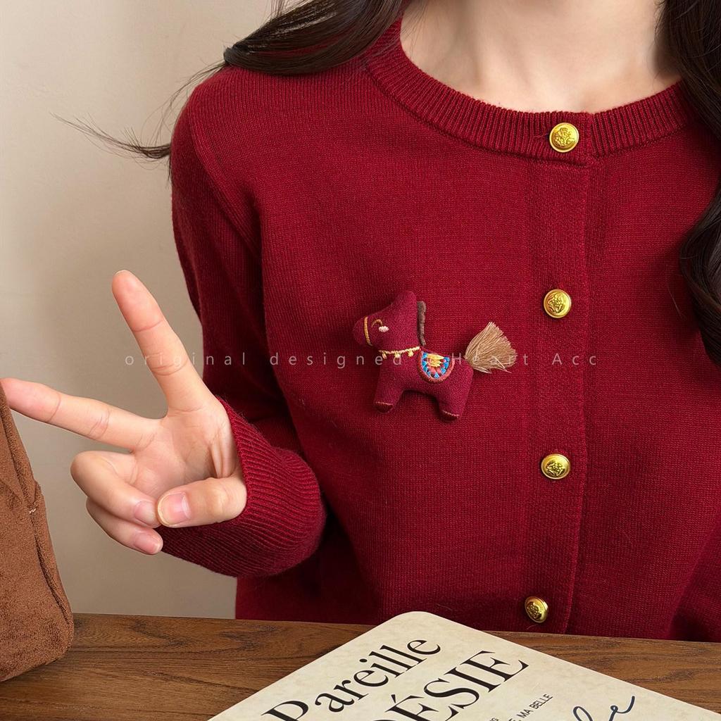 2026 New Style Year of the Horse Red Brooch for Women: Small Horse Pin for Coat or Scarf Decoration