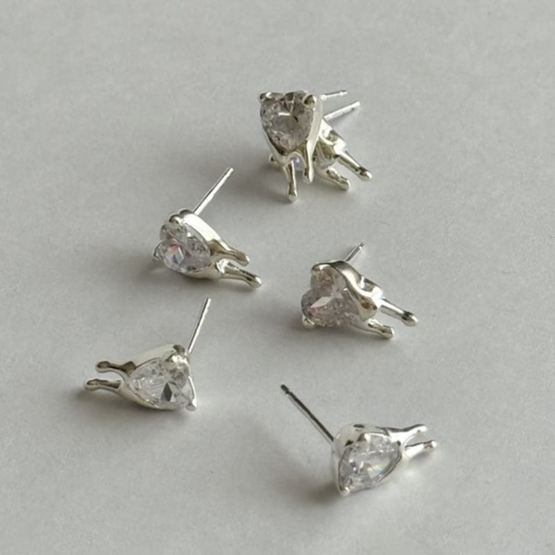 THE BORING Rainny Heart Earrings