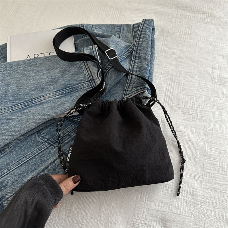 

Summer Sports Fitness Korean Style Simple and Casual Crossbody Bag Black without pendant