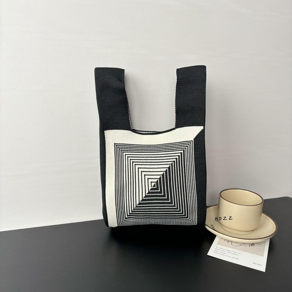 Knitted bag female animal tote bag cute souvenir snack bag versatile vest bag bucket woven gift bag
