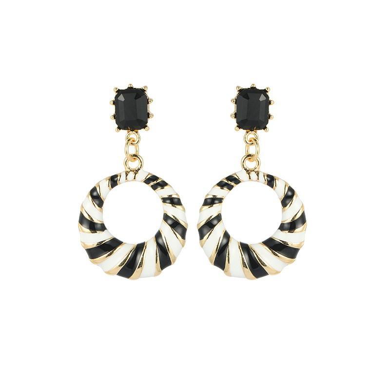 E-commerce Black and White Striped Earrings, Retro Exaggerated Circle Earrings, European and American Personalized New Versatile Ears