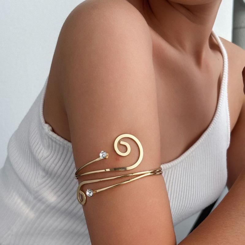 Exaggerated Diamond Studded Geometric Open Cuff Bracelet for Women золотой