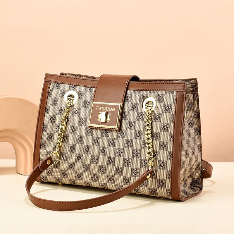 

Stylish High-end Tote Bag For Women With Chain Detail And Soft Pu Material In Coffee And Khaki хакі