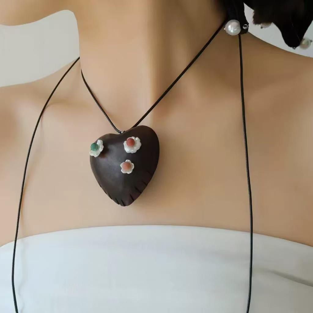 Heart Pendant Necklace: Stylish Sandalwood Design with a Fashionable, Versatile Touch