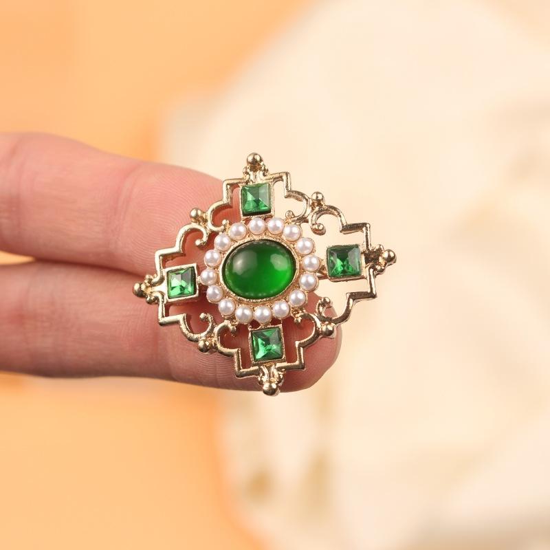 Baroque Court Pearl Green Hollow Brooch Retro Cheongsam Cardigan Corsage Men'S And Women'S Clothing Pins