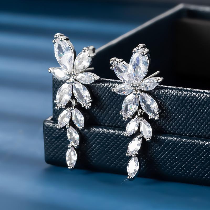 Super Flash Copper Inlaid Zircon Stud Earrings, Celebrity Women's Elegant Temperament Earrings, High-end Light Luxury Bridal Earrings Accessories