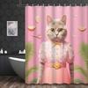 Duschvorhang: Entzückende Katze in einem stilvollen Blumenkleid für eine verspielte und skurrile Badezimmerdekoration