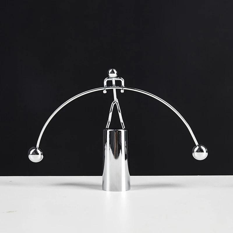 

Творческий балансирующий маятник, не падающий, маленький, Железный человек, тяжелая атлетика, балансирующий шар, вечное движение, настольное забавное украшение, игрушка для домашнего декора as picture