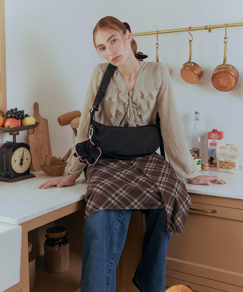 Bbyb Noi Ruffle Medium Shoulder Bag (Black)