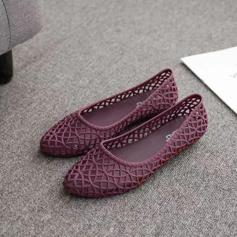 Fashion Sandals Women's Summer Flat 2025 New Versatile Work Shoes Hollow Non-slip Beach Shoes