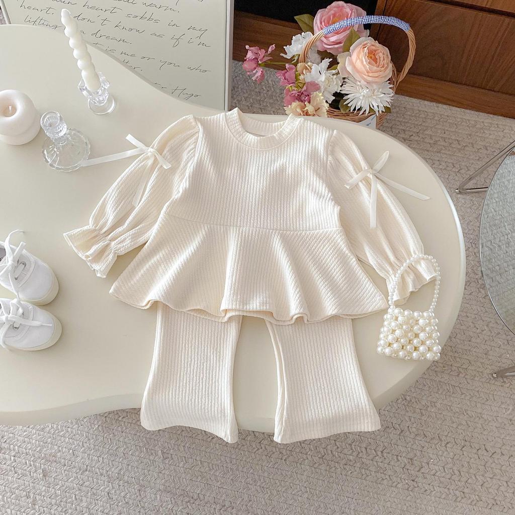 Herbstanzug für Kleinkind-Mädchen im koreanischen Stil mit Schleife - Baby-Rüschenoberteil & Schlaghosen-Set (Ankunft 2025)