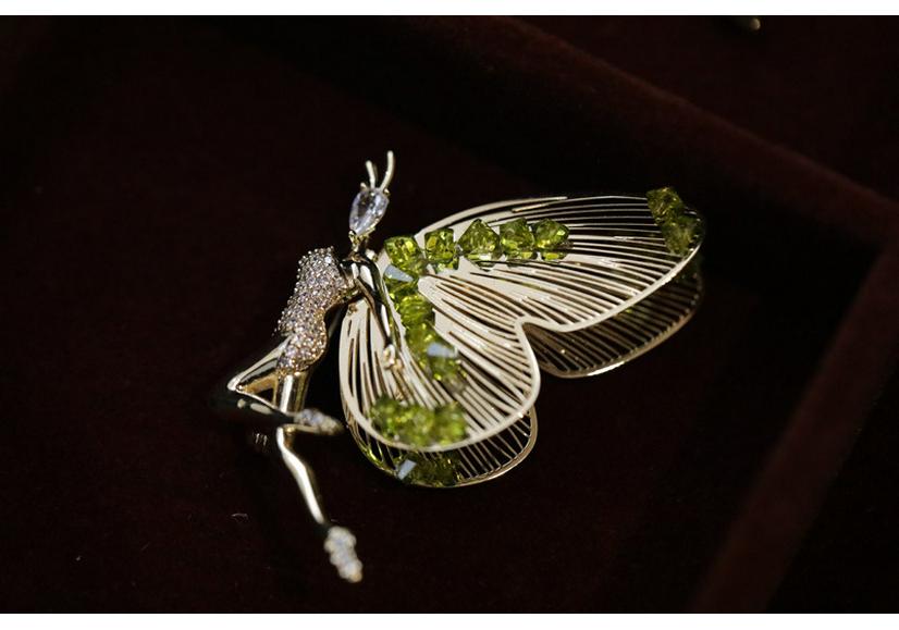 Exquisite Crystal Butterfly Brooch: Elegant Women s Zirconia Corsage