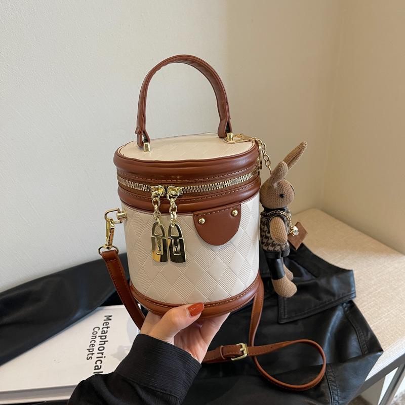 Retro Versatile Small Bag Women's Autumn New Fashion Niche Messenger Bag Texture Diamond Portable Bucket Bag
