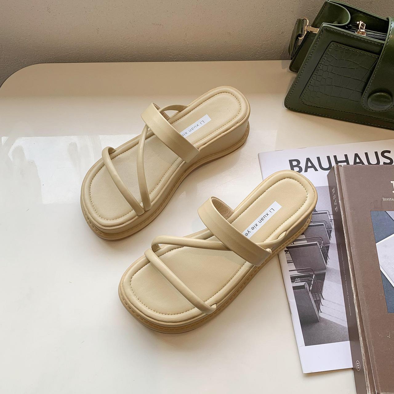 

Лето 2025 новая модная одежда танкетка маффин женская обувь платформа мягкая кожа женские однословные крутые шлепанцы 39 жёлтый