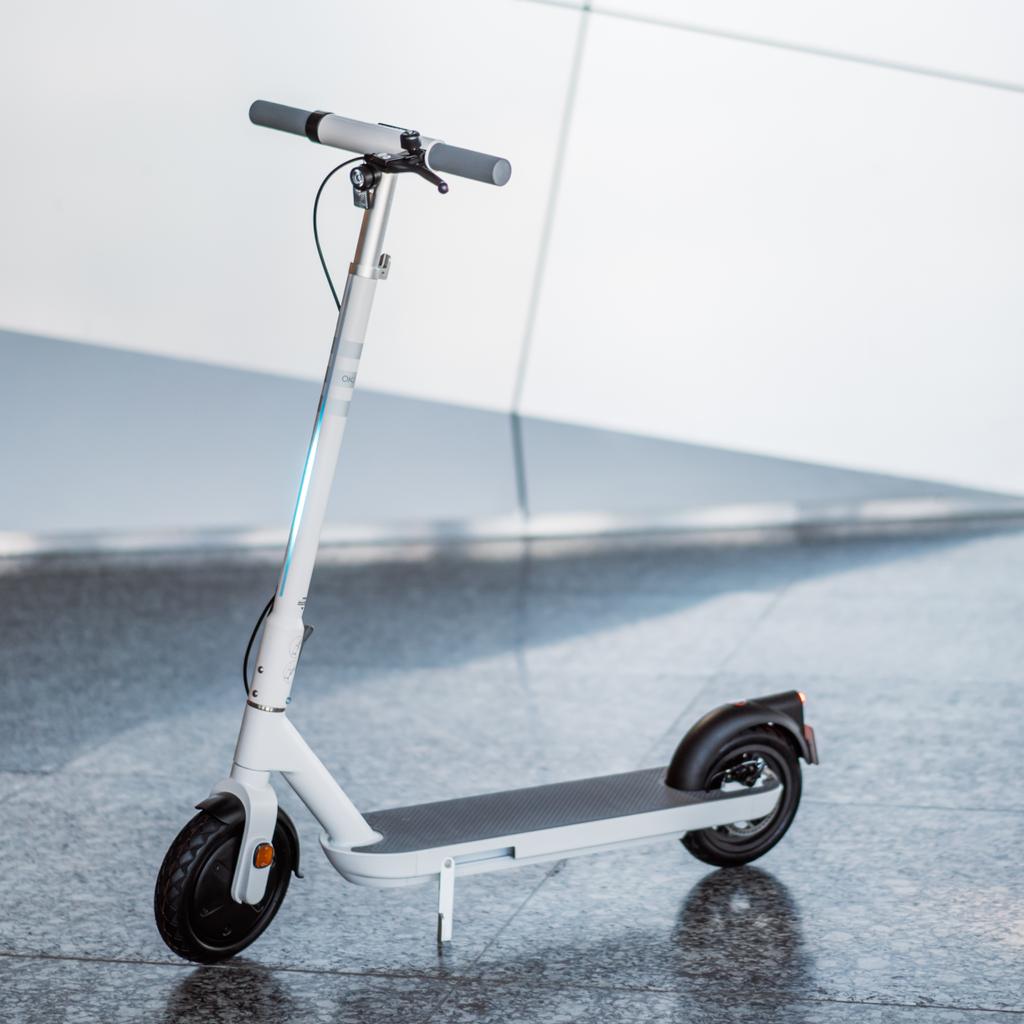 Europe Warehouse 9 Inch Foldable Electric Scooter Wholesale China Folding 36V 7.8Ah Electric Scooter for Adult