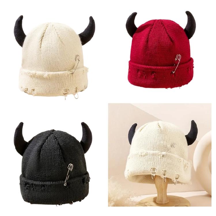 Traditional Fashion Warm Fruit Pom Hat Highlighting Troubled Weave Detailing And Metal Pin Intonation Insulated Cold Rainwear