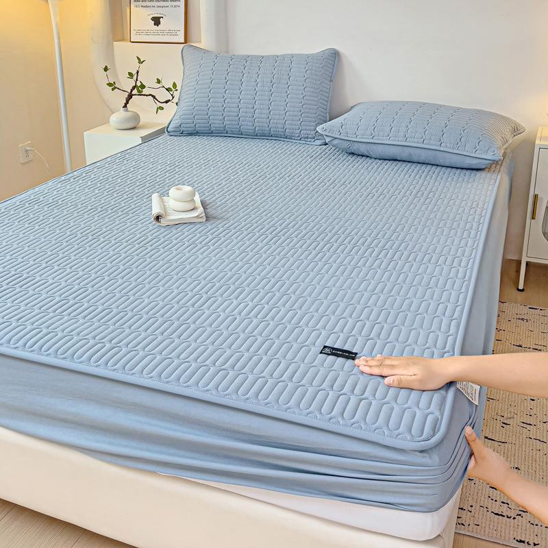 1 PC Waterproof Bedcover Fitted Sheet Bed Mattress Cover Thickened Quilted Soft Comfortable Breathable Solid Color Bedding Mattress Cover