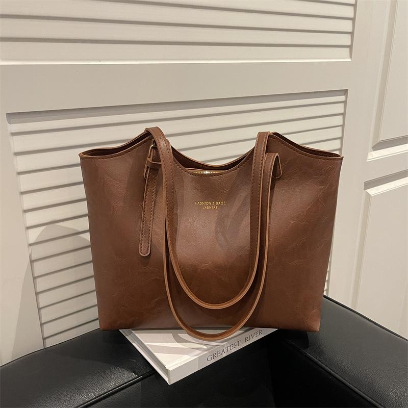 

Leisure Large-capacity Commuter Tote Bag, Crossbody Bag with Shoulder Strap and Underarm Compartment коричневий