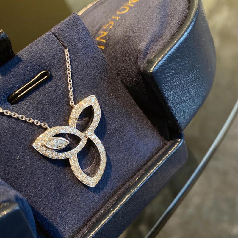 Trendy Luxury Geometric Diamond Necklace for Women - Elegant, Stylish, Versatile Collarbone Accessory, Loved by Influencers