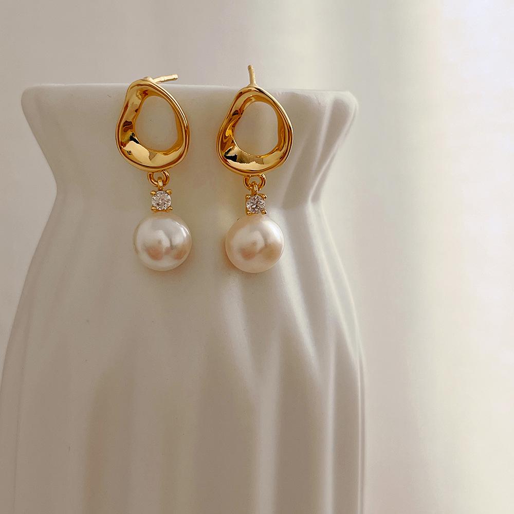 Hengsheng 9-10mm Natural Freshwater Pealr Stud Earrings Copper Material With Zircon Earrings for Women Jewelry Gift white