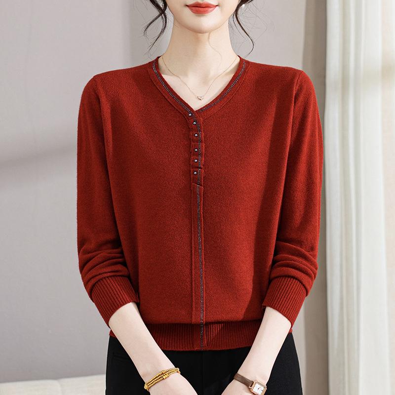 1011 New V-neck knitted sweater women's foreign versatile long-sleeved large-size mother outfit slim temperament bottoming shirt