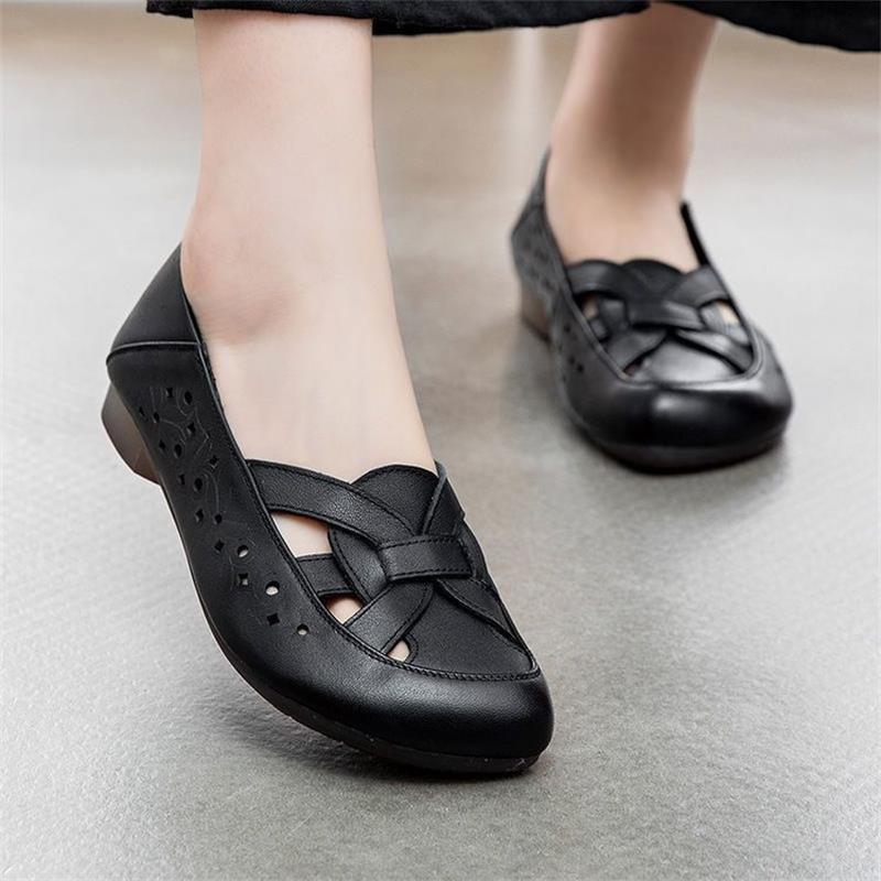 Soft-soled beef tendon sole hole shoes women's sandals hollow mother shoes summer woven sandals new breathable women's single shoes