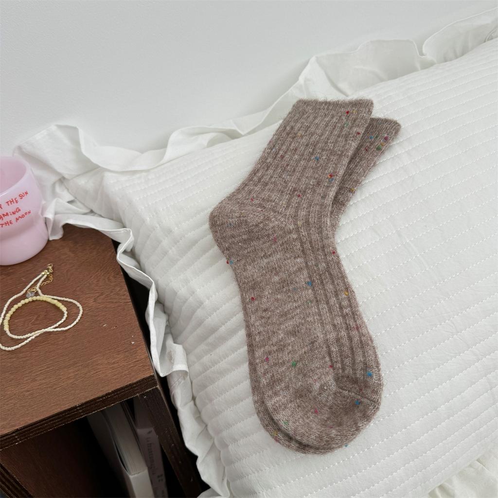 Thickened Cashmere Midcalf Socks for Women's Winter Warmth, Soft and Glutinous Wool Pile Socks