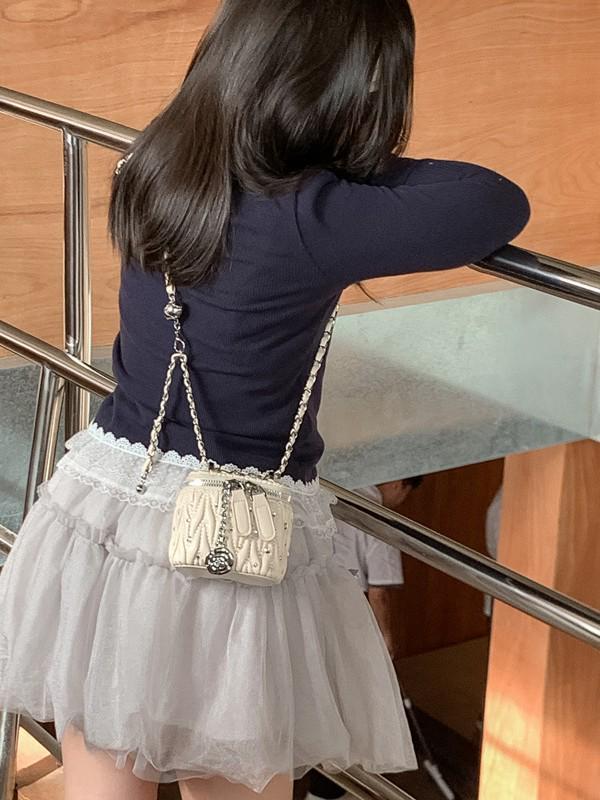 Mini kwadratowa torebka na łańcuszku: Luksusowa czerwona torebka crossbody z haftem i cyrkoniami, wszechstronna dla kobiet i dzieci, styl koreański.