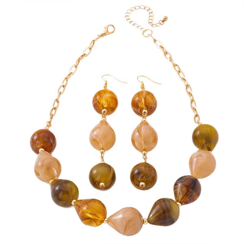 European Retro Holiday Style Two-Tone Acrylic Jewelry Set: Water Drop Earrings & Necklace