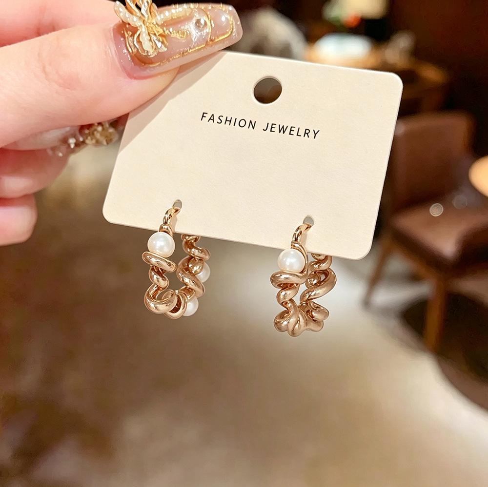 European Style Elegant Pearl Twist Earrings - Minimalist Design