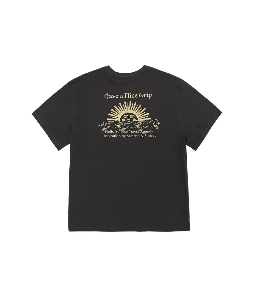 HELLO SUNRISE Hs Traveling Horse Tee_Charcoal