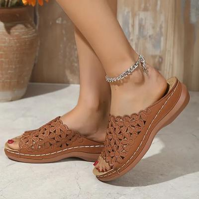 Sandalias Elegantes Florales de Confort para Mujer – Diseño de Cuña Elegante con Corte Calado, Chanclas Versátiles para Uso Casual y de Playa