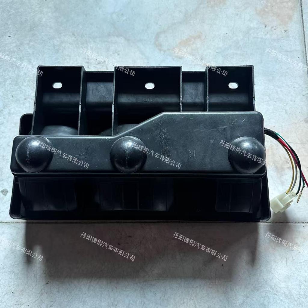 Isuzu Three-Color Truck Taillight with Bulb-Type Design