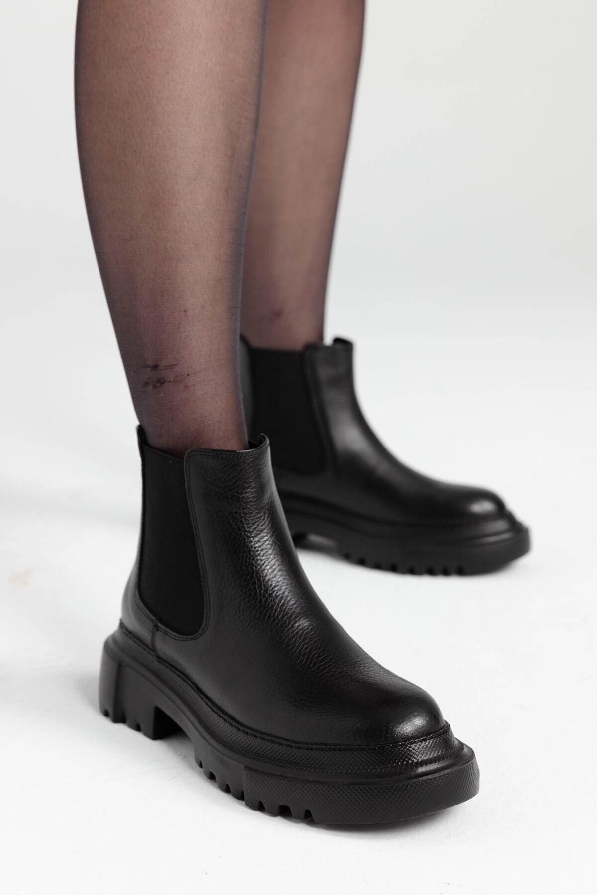 

Women Modern Stylish Fashion Genuine Leather Genuine Leather Flat Short Black Chelsea Boots