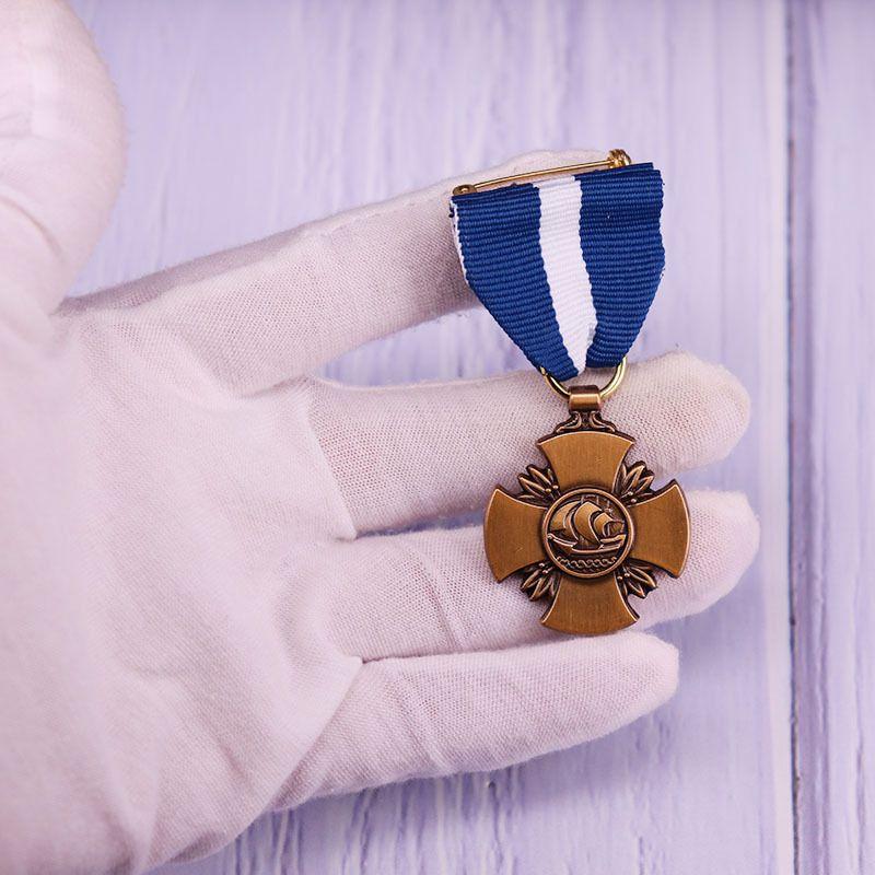 Navy Cross Collection Commemorative Badge Highest Honor Cross Propeller Medal Is A Combination Ship, Warship, Sailboat, Anchor