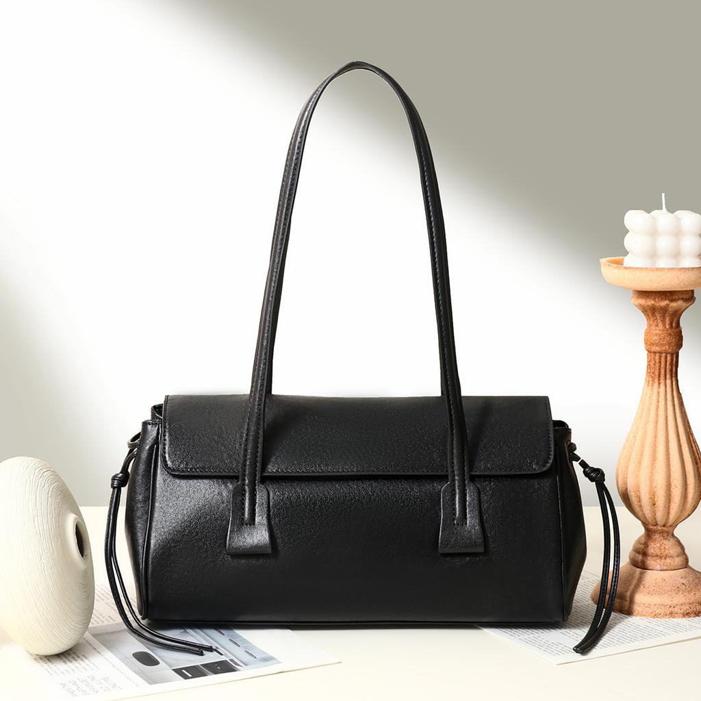 Underarm Bag with A High-end Feel, Hand-held Pillow Women's Bag, and Single-shoulder Baguette Bag Are Popular